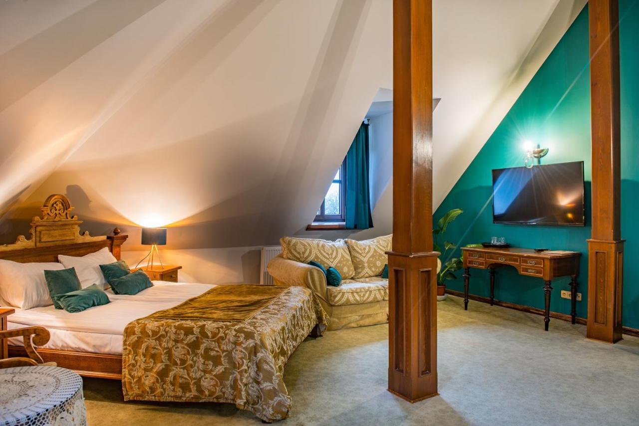 Folwark Walencja Hotel คาชิเมียร์ซ ดอลนี ภายนอก รูปภาพ