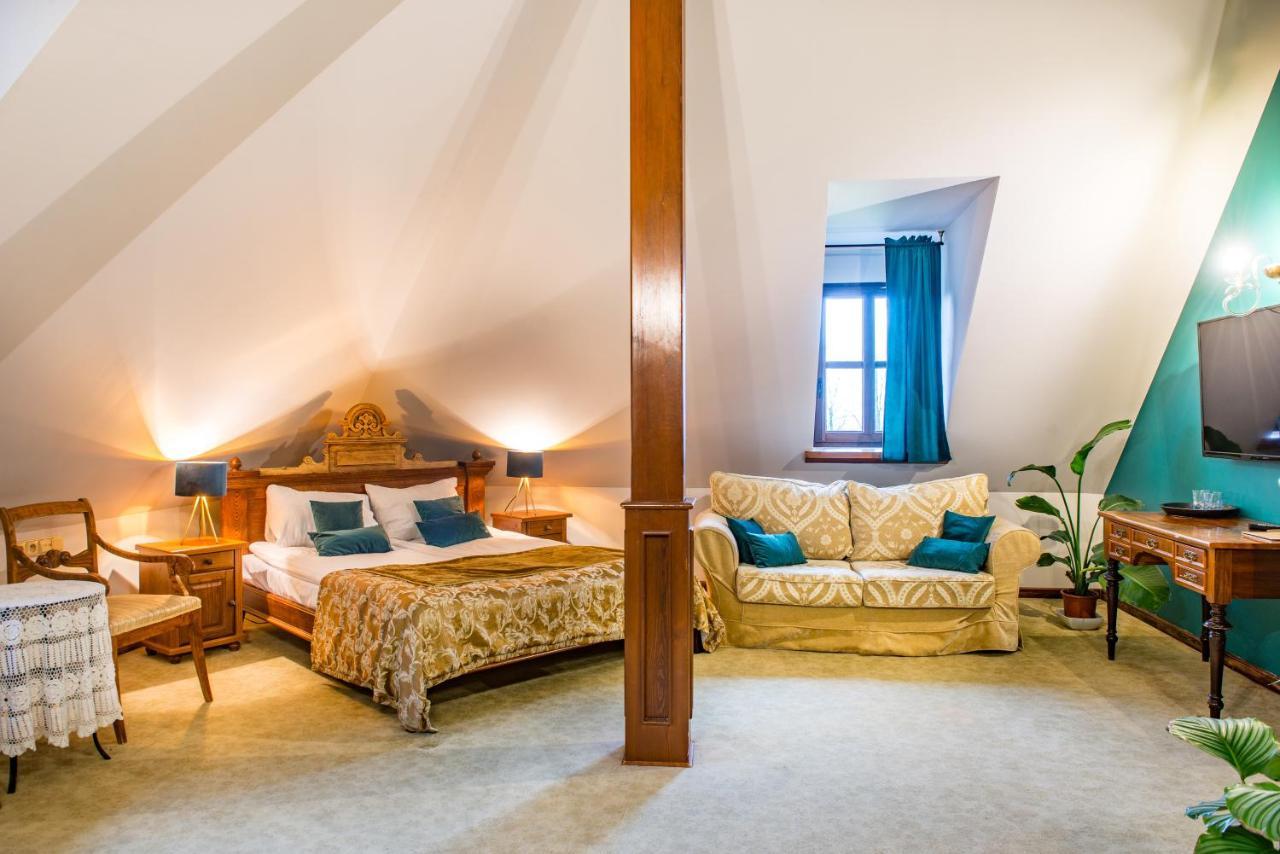 Folwark Walencja Hotel คาชิเมียร์ซ ดอลนี ภายนอก รูปภาพ