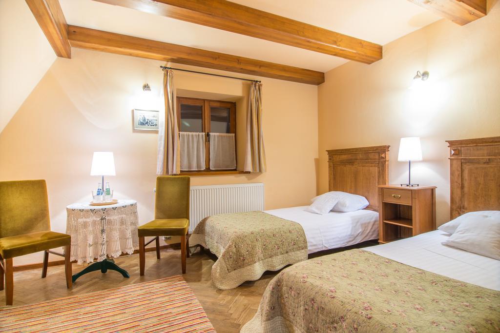 Folwark Walencja Hotel คาชิเมียร์ซ ดอลนี ภายนอก รูปภาพ