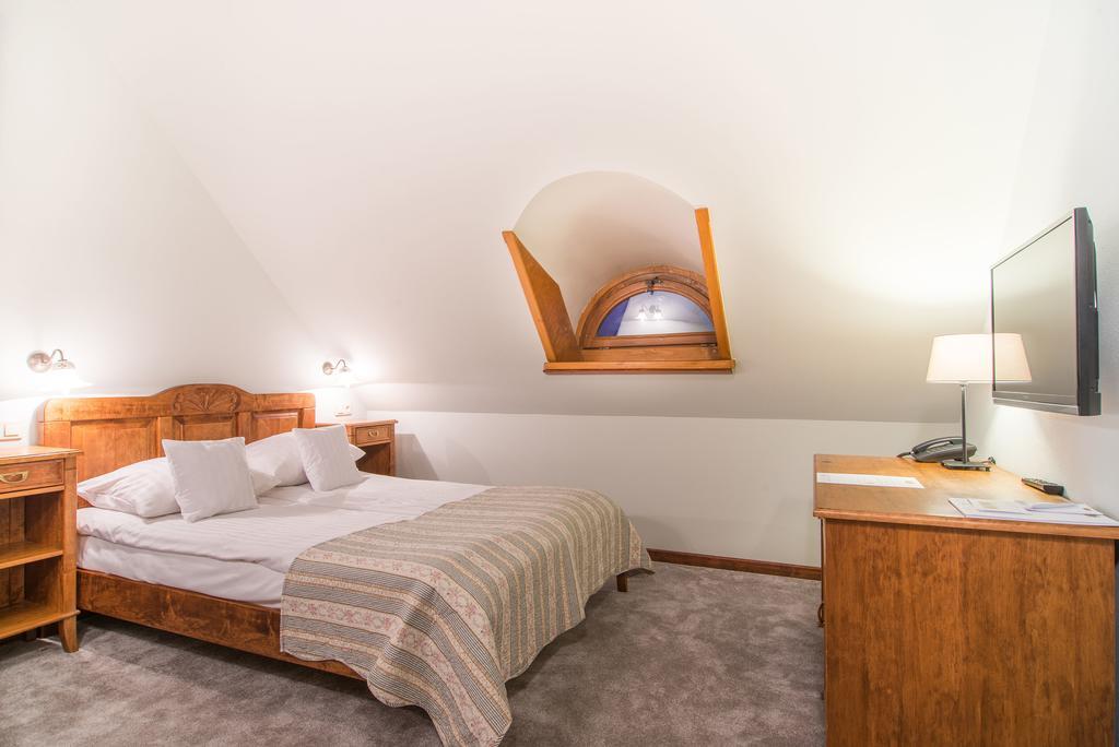 Folwark Walencja Hotel คาชิเมียร์ซ ดอลนี ภายนอก รูปภาพ